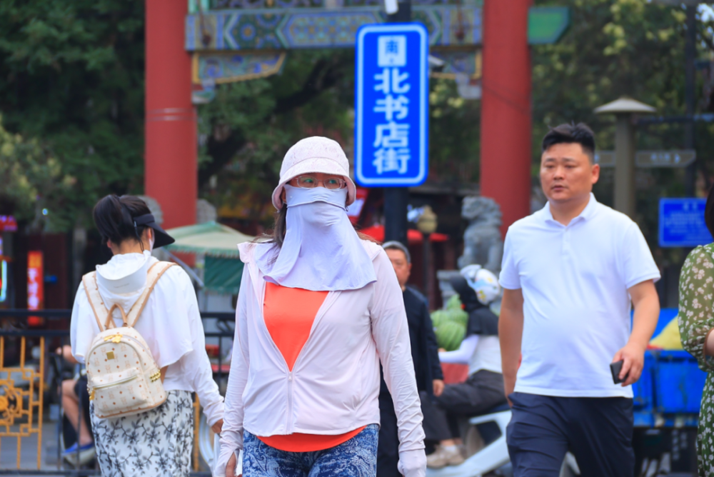 北京日报客户端小吃街地址来北京旅游吃啥烤鸭京菜炸酱面全有了